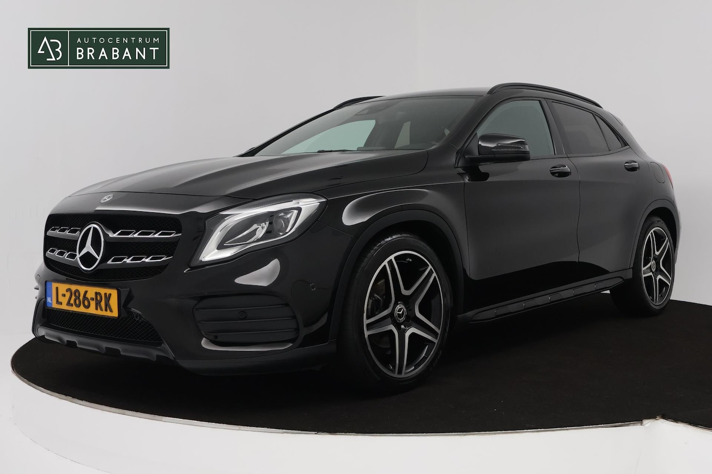 Mercedes-Benz GLA-Klasse - 200 Premium Plus (NAVIGATIE, STOELVERWARMING, CAMERA, PARKEERSENSOREN, LEDER, GOED ONDERHO - AutoWereld.nl