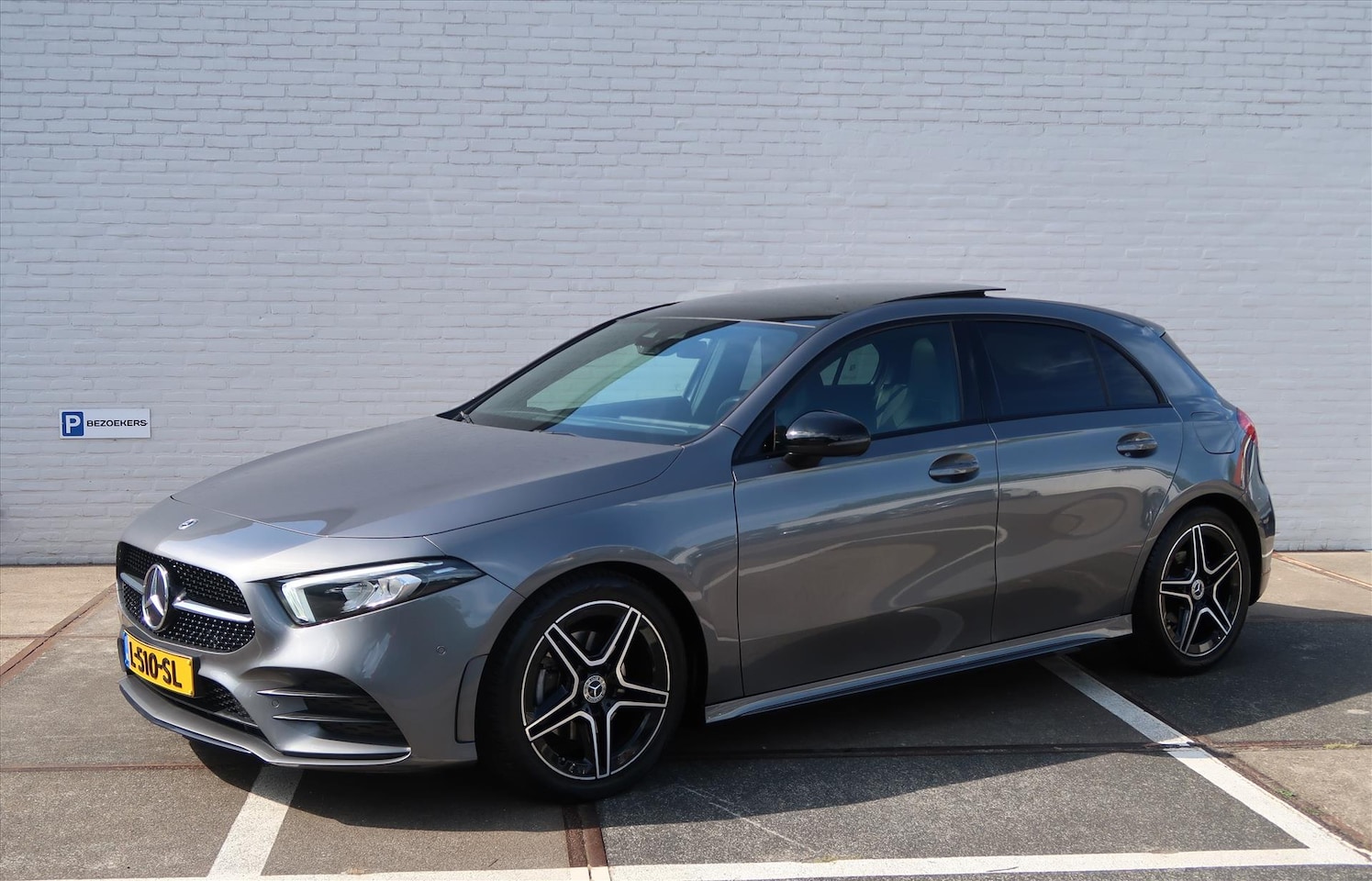 Mercedes-Benz A-klasse - A 180 136pk 7G-DCT Business Solution AMG-Line I Panoramadak I PDC V+A I Camera I Climate C - AutoWereld.nl