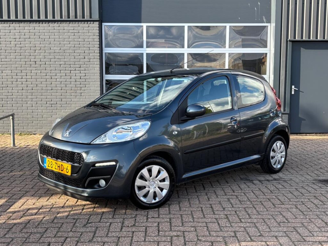 Peugeot 107 - 1.0 Active 5-drs Airco Led - AutoWereld.nl