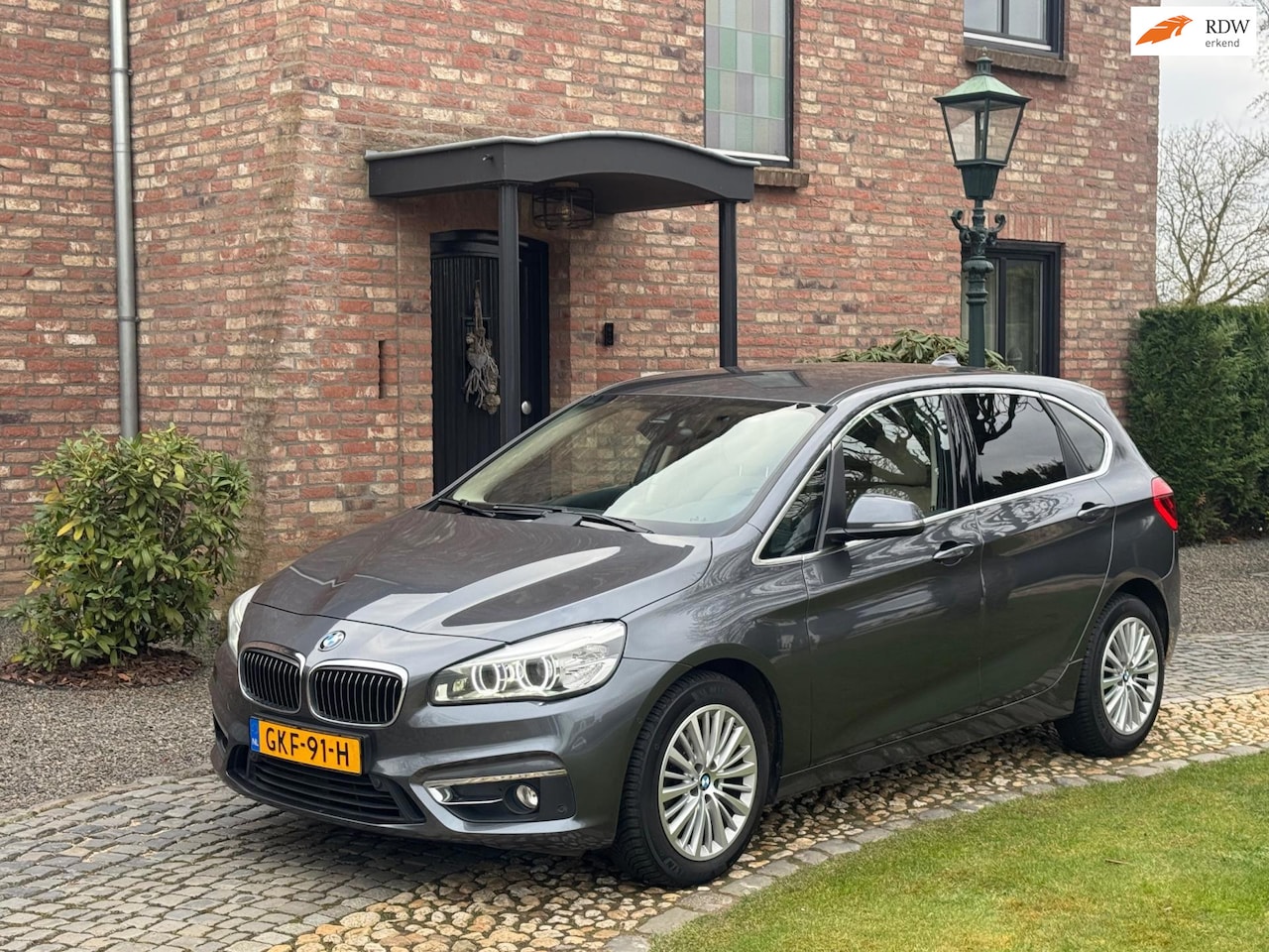 BMW 2-serie Active Tourer - 220i Luxury Aut Leder Navi - AutoWereld.nl
