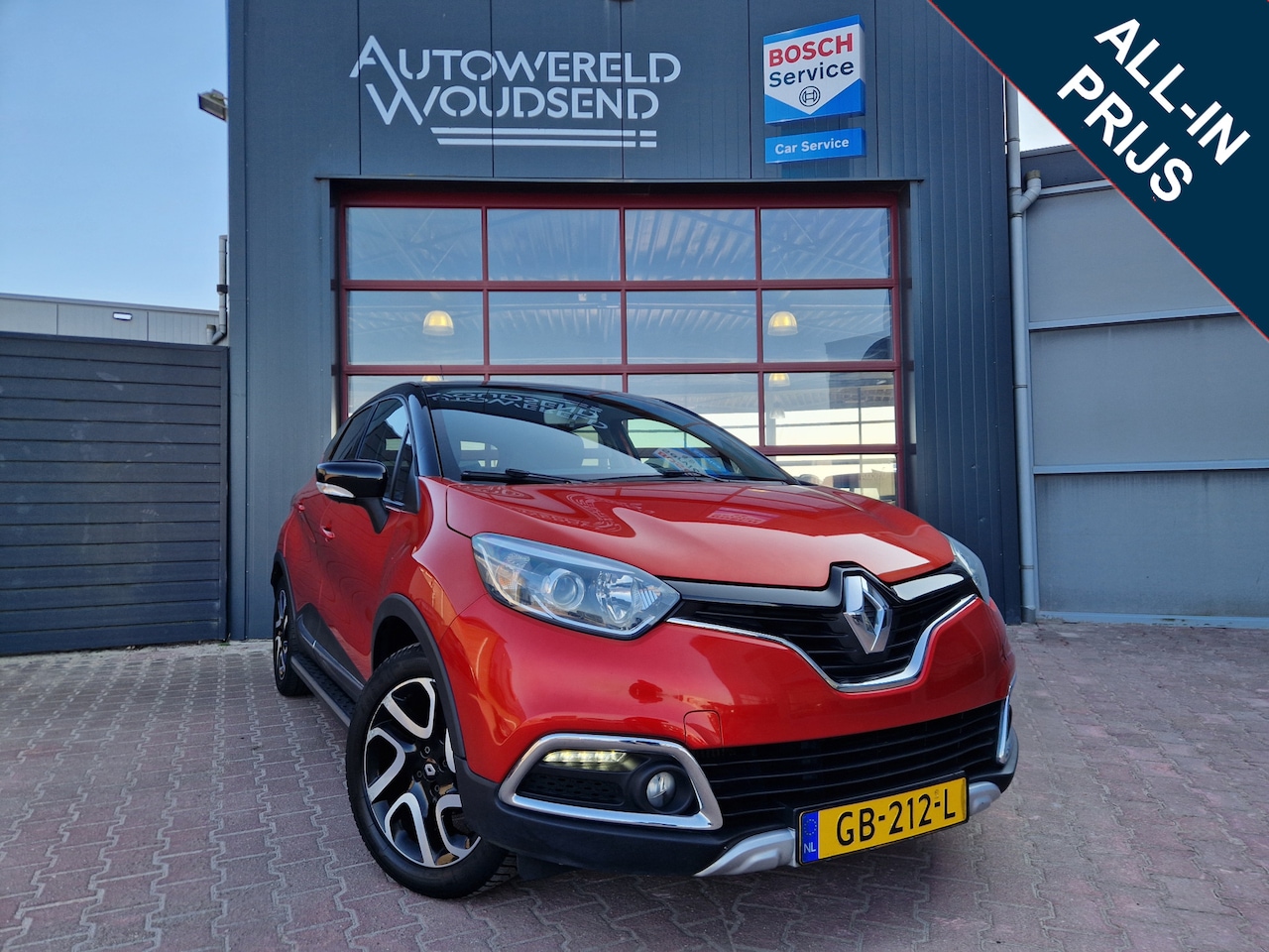 Renault Captur - 0.9 TCe Helly Hansen 12MND BOVAG GAR | NAVI | ECC | TREKHAAK | CAMERA | HALF LEER | SIDE S - AutoWereld.nl