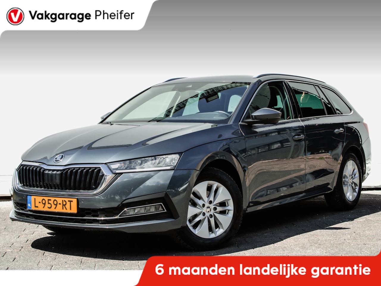 Skoda Octavia Combi - 1.0 TSI Business Edition Camera/ Navigatie/ Carplay/ Climate control/ Cruise control/ Elek - AutoWereld.nl