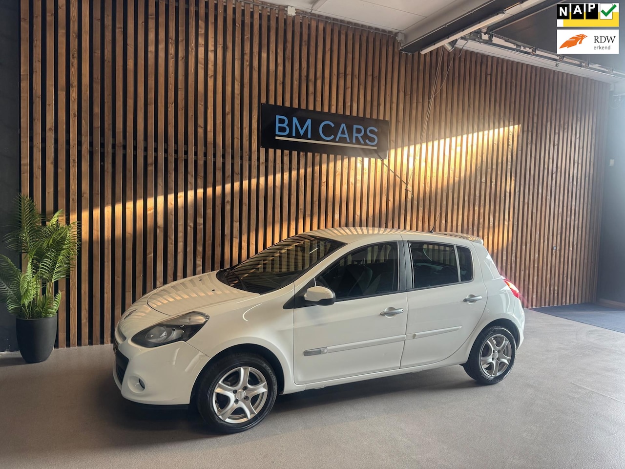 Renault Clio - 1.2 Authentique Airco, Cruise Control, Sport - AutoWereld.nl