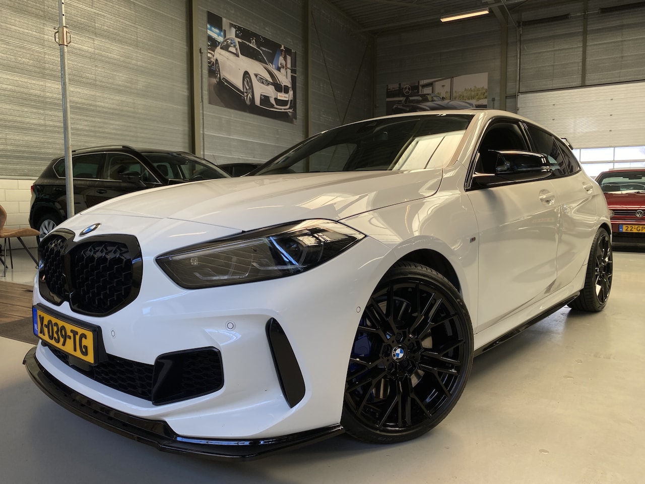 BMW 1-serie - M135i xDrive Business Edition Plus M135i xDrive Business Edition Plus Cruise, Pano, Harman/kardon - AutoWereld.nl