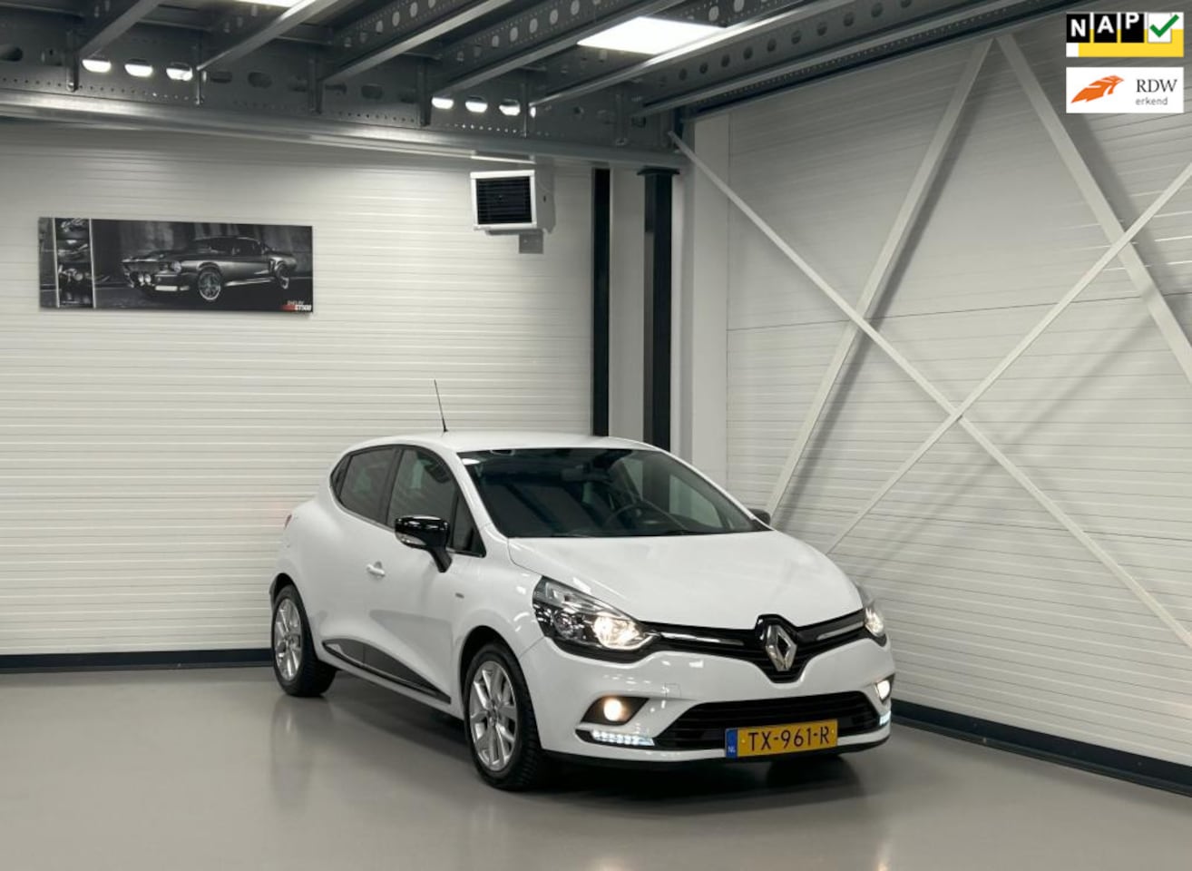 Renault Clio - 0.9 TCe LIMITED Nav/PDC/Bluetooth/CruiseC/Armsteun/DAB+/LM velgen - AutoWereld.nl