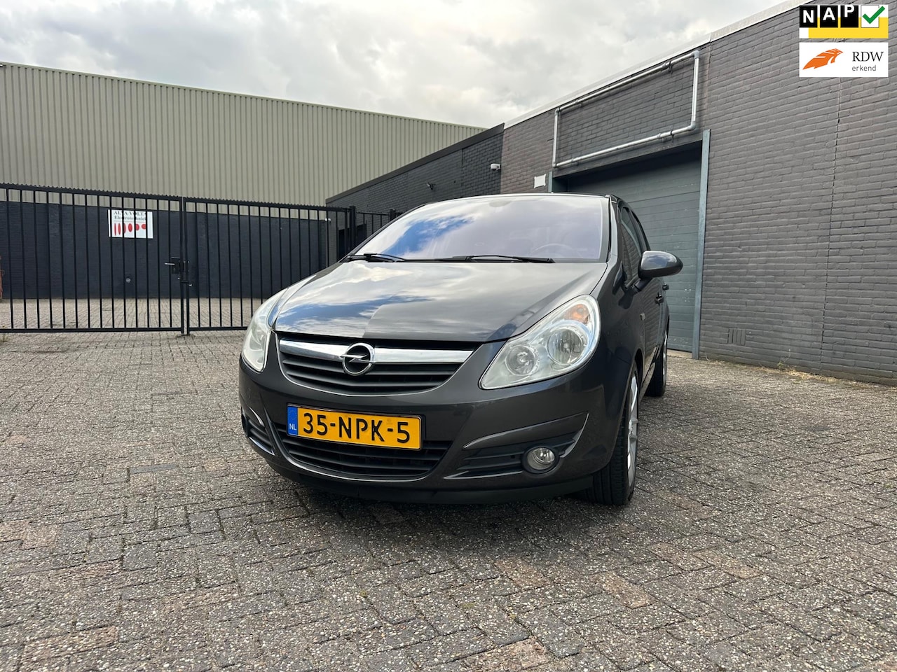 Opel Corsa - 1.4-16V Cosmo Airco Cruise PDC LM-Wielen APK NAP. - AutoWereld.nl