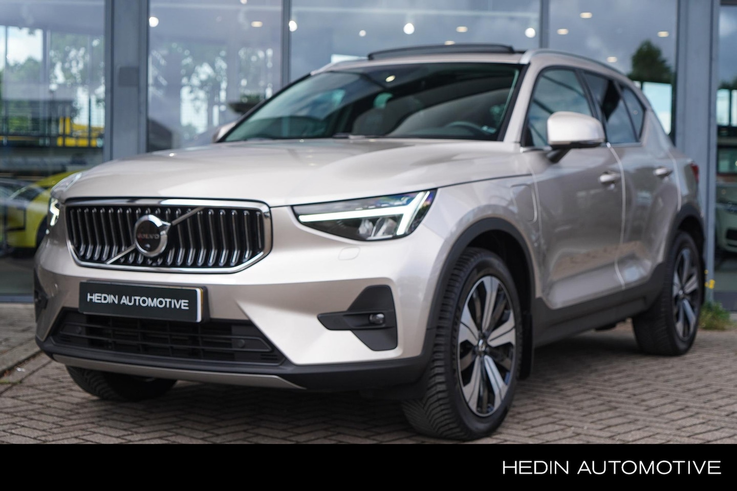 Volvo XC40 - 1.5 T5 Plug-in hybrid Ultimate Bright | Internet | DAB+| Adaptieve Cruise controle | Clima - AutoWereld.nl