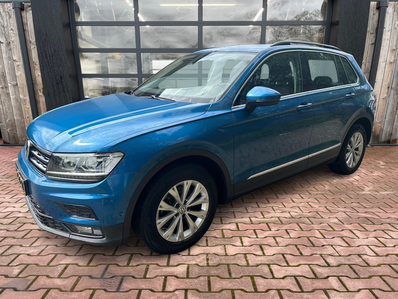 Volkswagen Tiguan - 1.5 TSI ACT Comfortline Business | Navi | Camera | ACC | Trekhaak | LED | PDC | - AutoWereld.nl