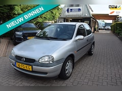 Opel Corsa - 1.4i-16V Onyx DOOR INRUIL VERKREGEN/NL-AUTO/TREKHAAK/STUURBEKRACHTIGING/CD SPELER/ELEKTRIS