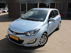 Hyundai i20 - 1.4i Airco, Leder, Bluetooth, Elektr. ramen V, Deurvergrendeling op sleutel, 15" LMV