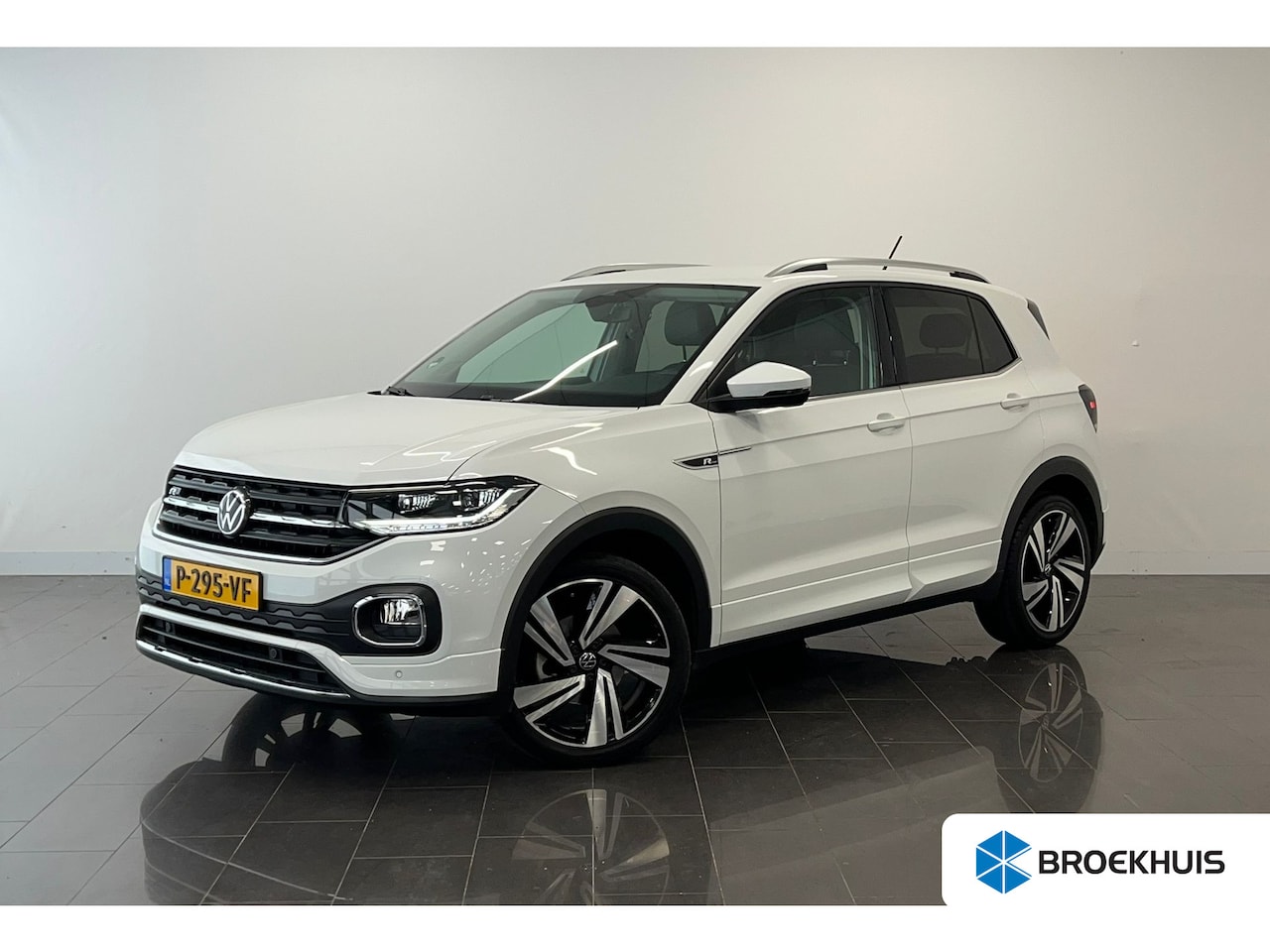 Volkswagen T-Cross - 1.5 TSI Style Business R | Achteruitrijcamera | Airco (automatisch) | Apple Carplay/Androi - AutoWereld.nl