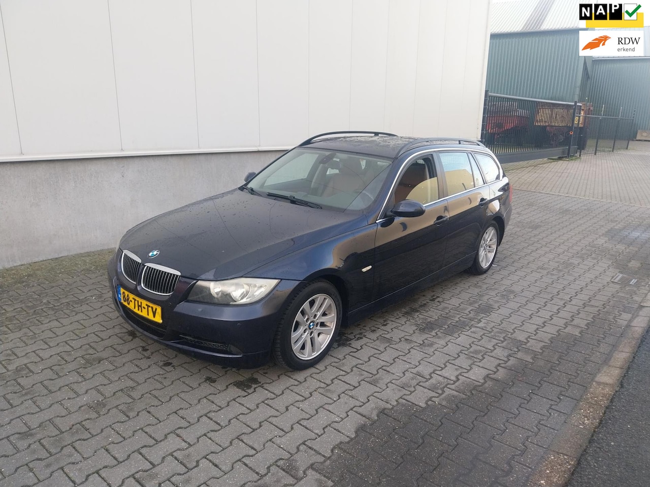 BMW 3-serie Touring - 325i High Executive // Panorama // PDC!! - AutoWereld.nl