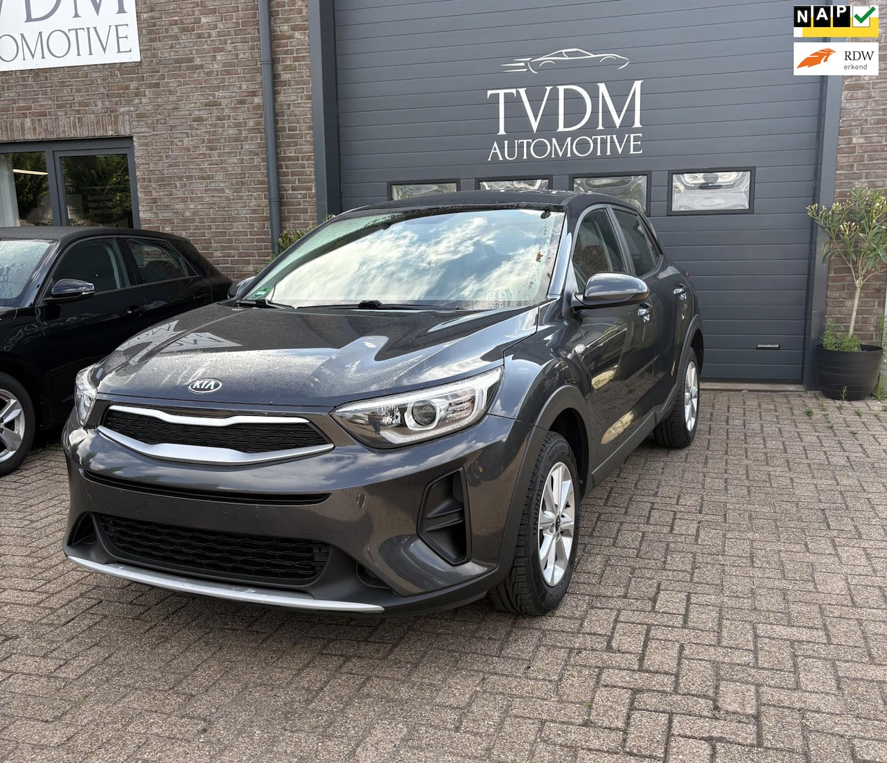 Kia Stonic - 1.0 T-GDi DynamicLine|NAVI|CAMERA|AUTOMAAT - AutoWereld.nl