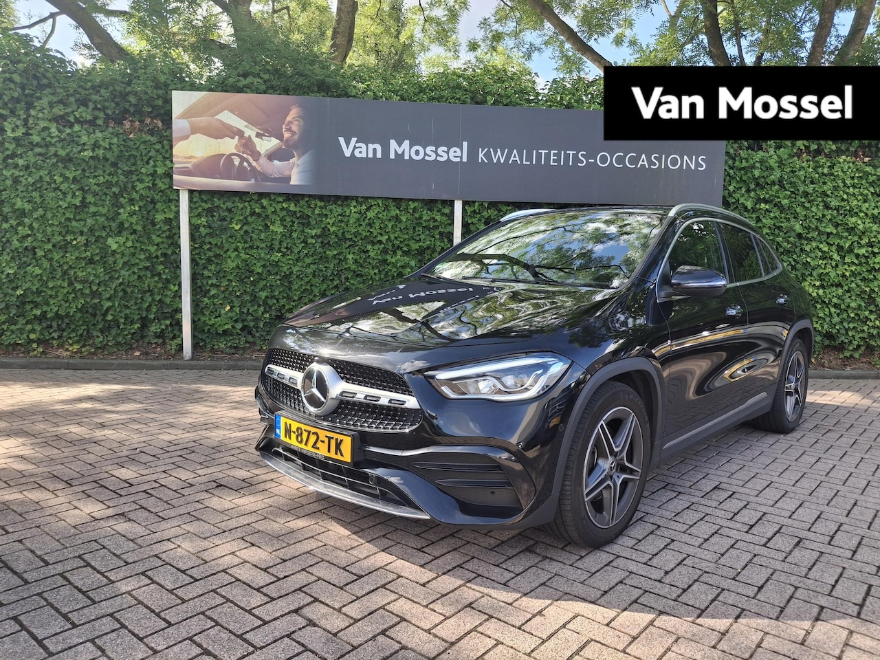 Mercedes-Benz GLA-Klasse - 180 AMG Line | NAVIGATIE | HALF-LEDER | STOELVERWARMING | ACHTERUITRIJCAMERA | - AutoWereld.nl