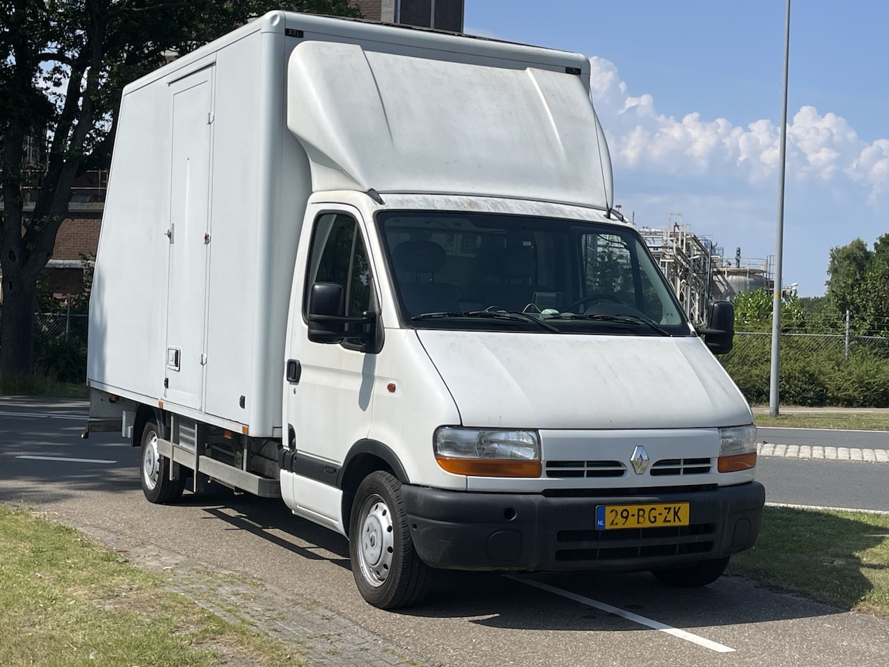 Renault Master - T35 2.2dCi L3H2 | Bakwagen | 72000 km! | Ingericht als camper | Perfect voor auto- / motor - AutoWereld.nl