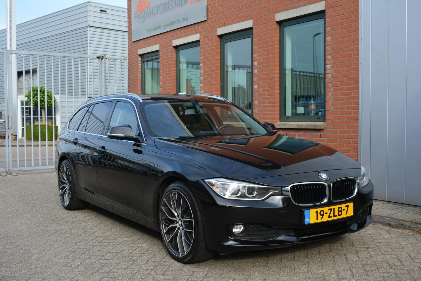 BMW 3-serie Touring - 320d High Executive RuilMotor met 87968 km gemonteerd - AutoWereld.nl