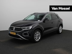 Volkswagen T-Roc - 1.0 TSI Life Edition | 17 inch velgen | Parkeersensoren voor/achter | keyless entry/start