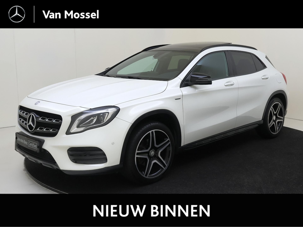 Mercedes-Benz GLA-Klasse - 200 Premium AMG /Panoramadak /Achteruitrijcamera /Nightpakket - AutoWereld.nl