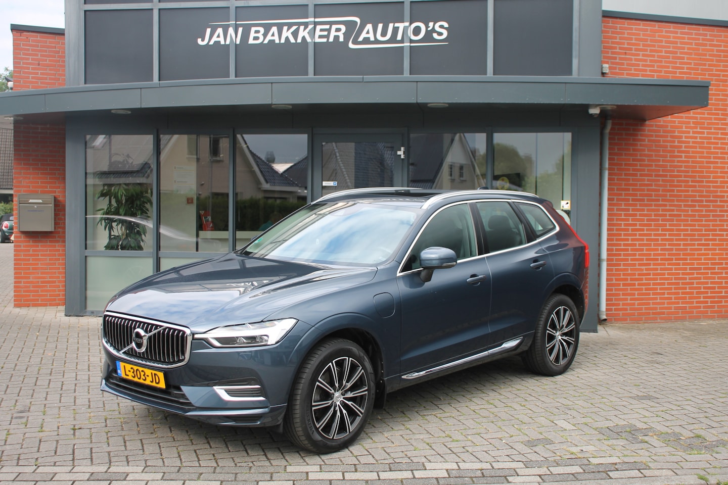 Volvo XC60 - 2.0 T8 Twin Engine AWD Inscription ✅ Panoramadak ✅ Leer ✅ Electr. trekhaak ✅ CarPlay - AutoWereld.nl