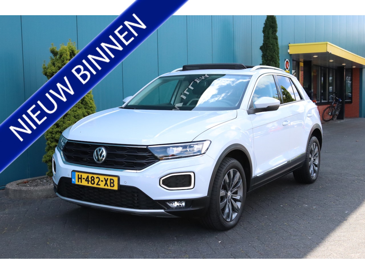 Volkswagen T-Roc - 1.5 TSI Sport+ Advance Executive PANO|CARPLAY|TREKH.AFN|NAV|LED|PDC|LMV - AutoWereld.nl