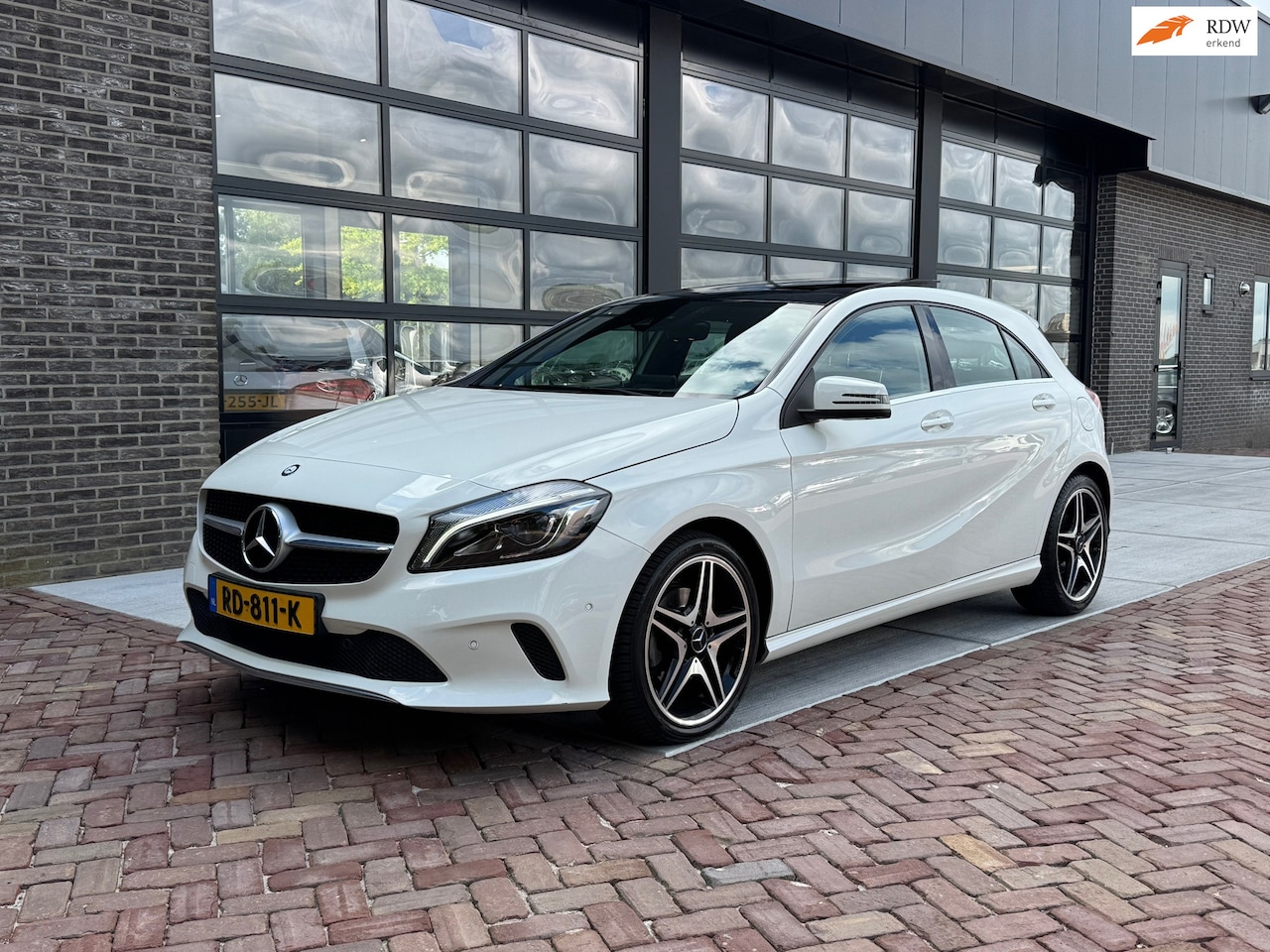 Mercedes-Benz A-klasse - 180 AMG Night Edition Plus | Pano | Leer | - AutoWereld.nl