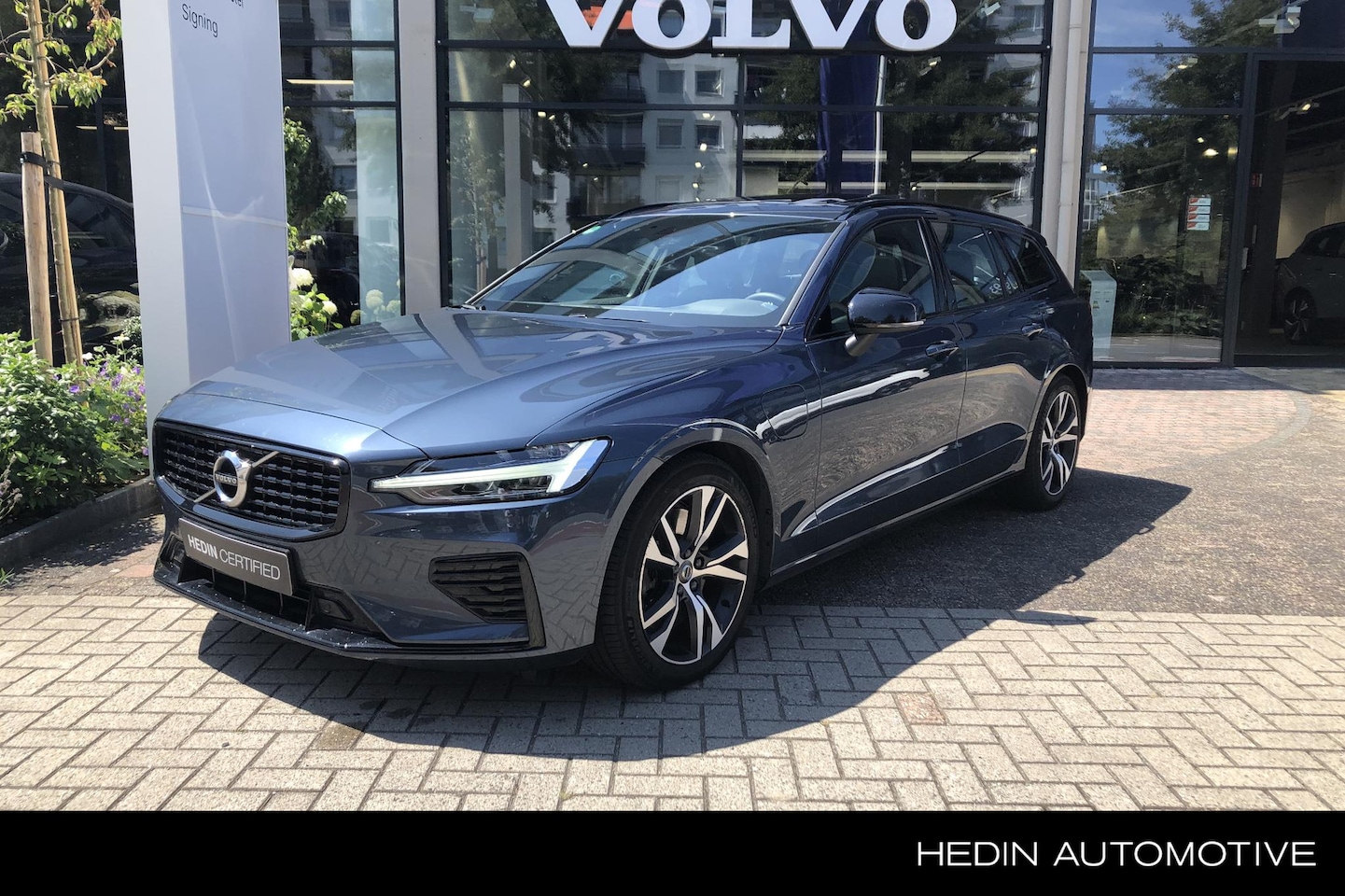 Volvo V60 - 2.0 T6 Recharge AWD R-Design 2.0 T6 Recharge AWD R-Design - AutoWereld.nl