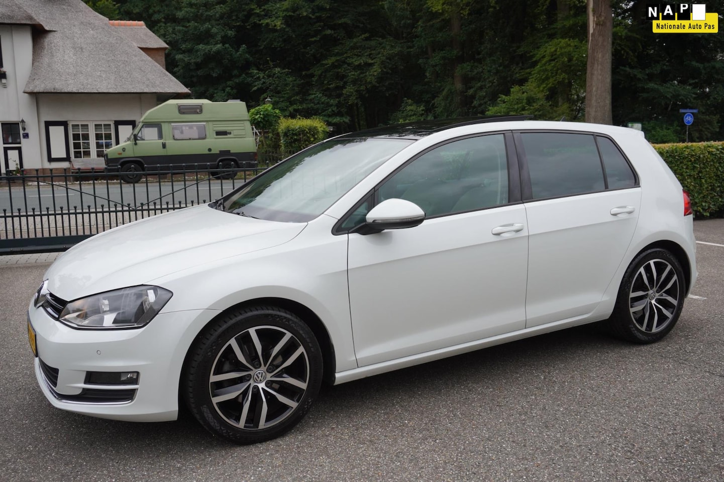 Volkswagen Golf - 1.4 TSI ACT Highline Pano Navi Dap Trekhaak - AutoWereld.nl