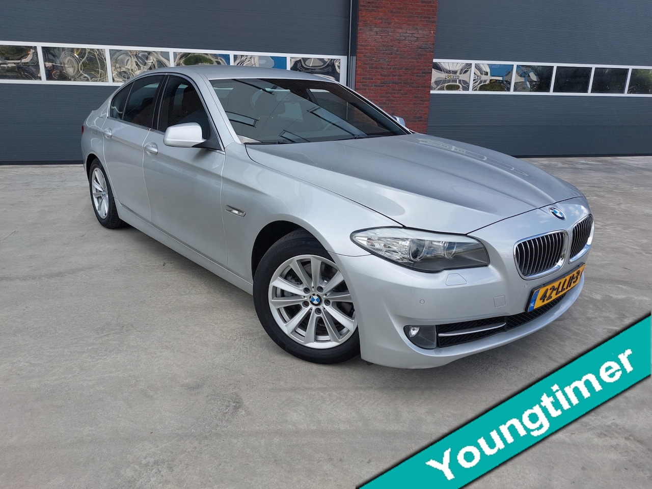 BMW 5-serie - 523i 6 cilinder Executive Automaat Nav LMV - AutoWereld.nl