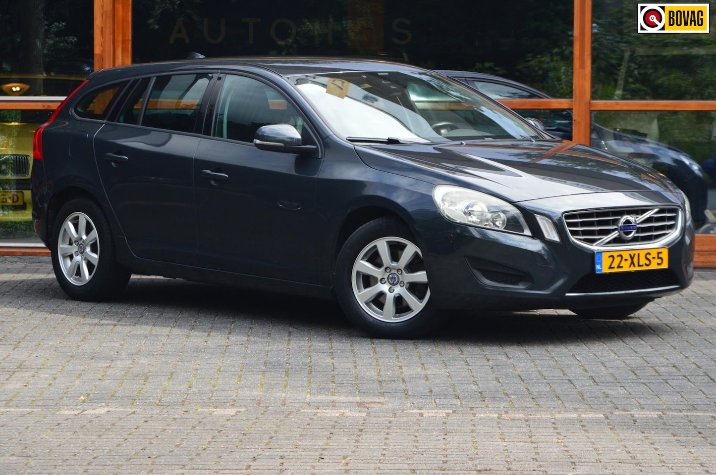 Volvo V60 - T3 | Parkeersensoren | High Performance Audio | Trekhaak 1600KG | Cruise Control | - AutoWereld.nl