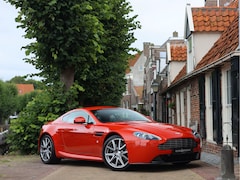 Aston Martin V8 Vantage - 4.7 V8 | Q Lions Red - Handbak - Perfecte staat