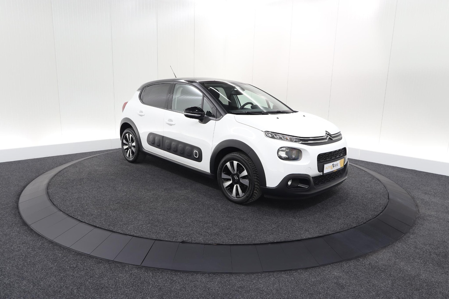 Citroën C3 - PureTech 110 EAT6 Feel Edition | Panoramadak | Apple Carplay | Parkeersensoren | 16 Inch L - AutoWereld.nl