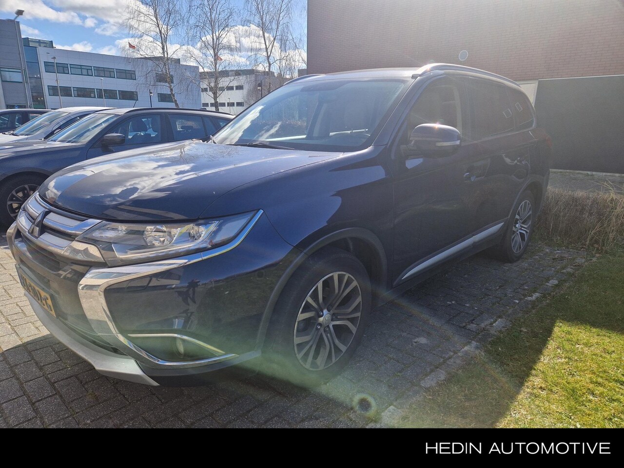 Mitsubishi Outlander - 2.0 Instyle 7 Persoons | Leder | Schuifdak | Navigatie - AutoWereld.nl