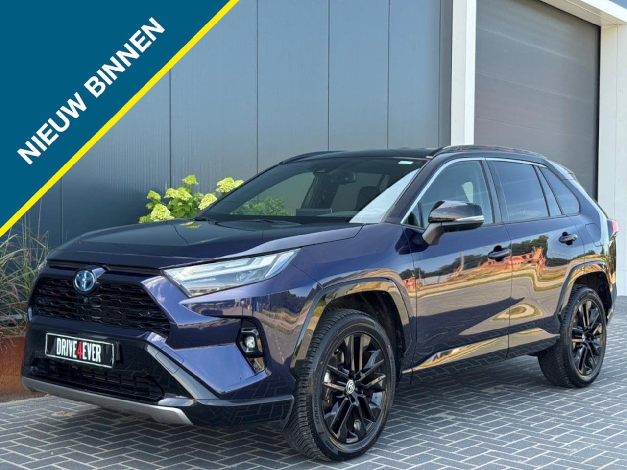 Toyota RAV4 - 2.5 Hybrid Bi-Tone M23 NAVI 360 CAMERA CLIMATE SPORTVELGEN - AutoWereld.nl