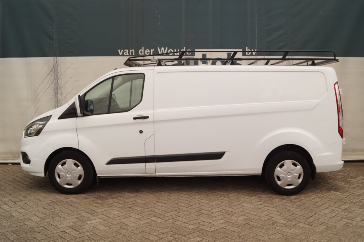Ford Transit Custom - 340 2.0 TDCI 130pk L2-H1 Trend -AIRCO-PDC- - AutoWereld.nl