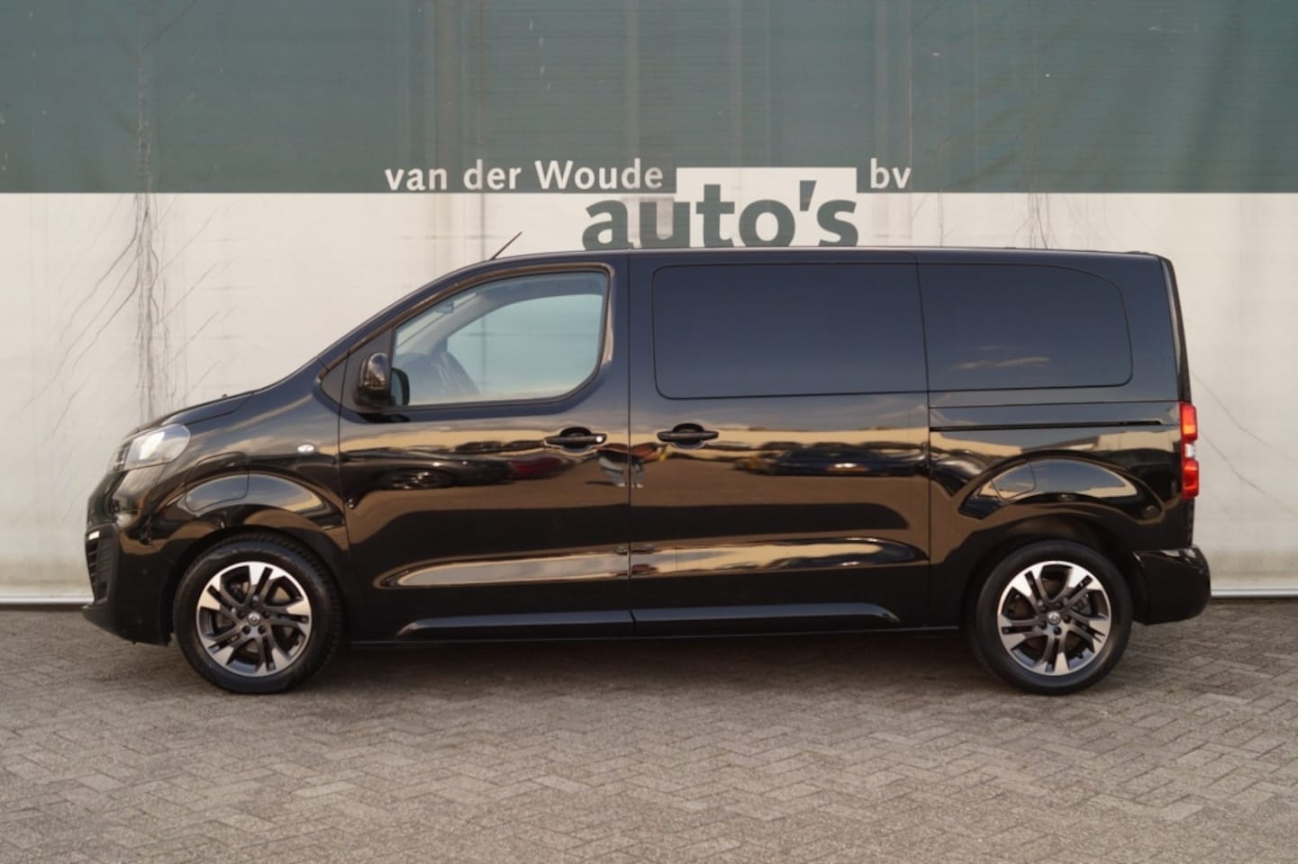 Opel Zafira - Zafira-e Combi 75kWh 8-persoons -NAVI-AIRCO-PDC- - AutoWereld.nl