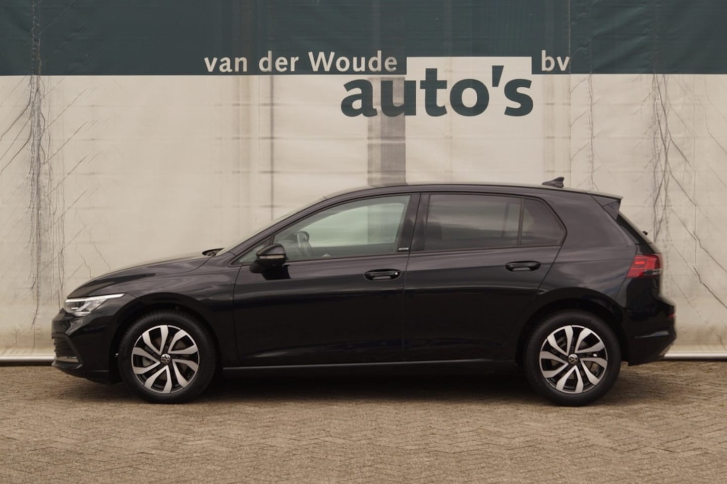 Volkswagen Golf - 2.0 TDI Life Active Edition -LED-ECC-PDC-NAVI- - AutoWereld.nl
