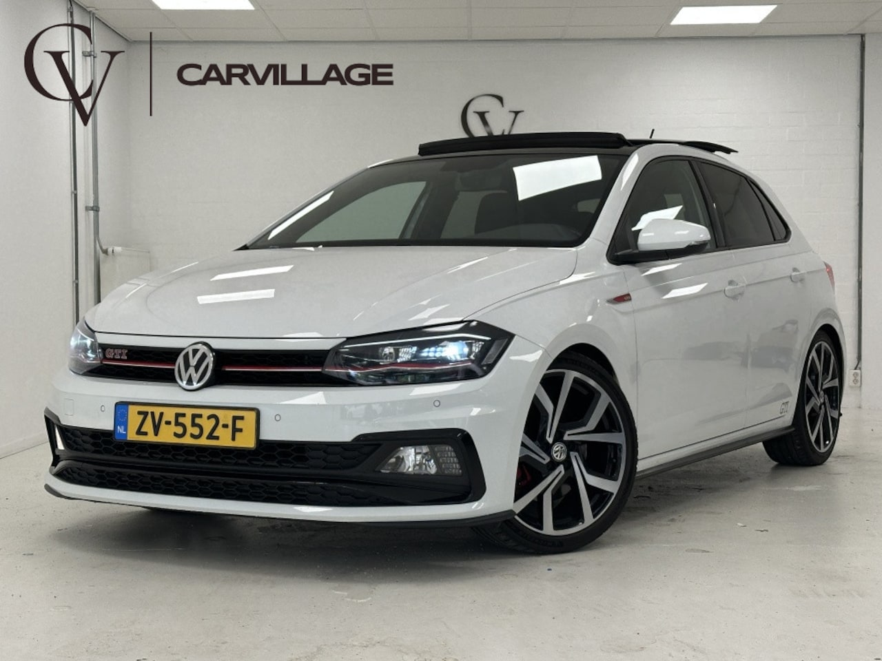 Volkswagen Polo - 2.0 TSI GTI 260pk NL auto | Panoramadak | Beats Audio | Camera | - AutoWereld.nl