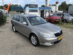 Skoda Octavia Combi - 1.4 TSI Elegance Bns*AUTOMAAT*TREKHAAK*XENON