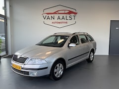 Skoda Octavia Combi - 1.6 Elegance/ Airco/ Trekhaak/ Sensoren Achter