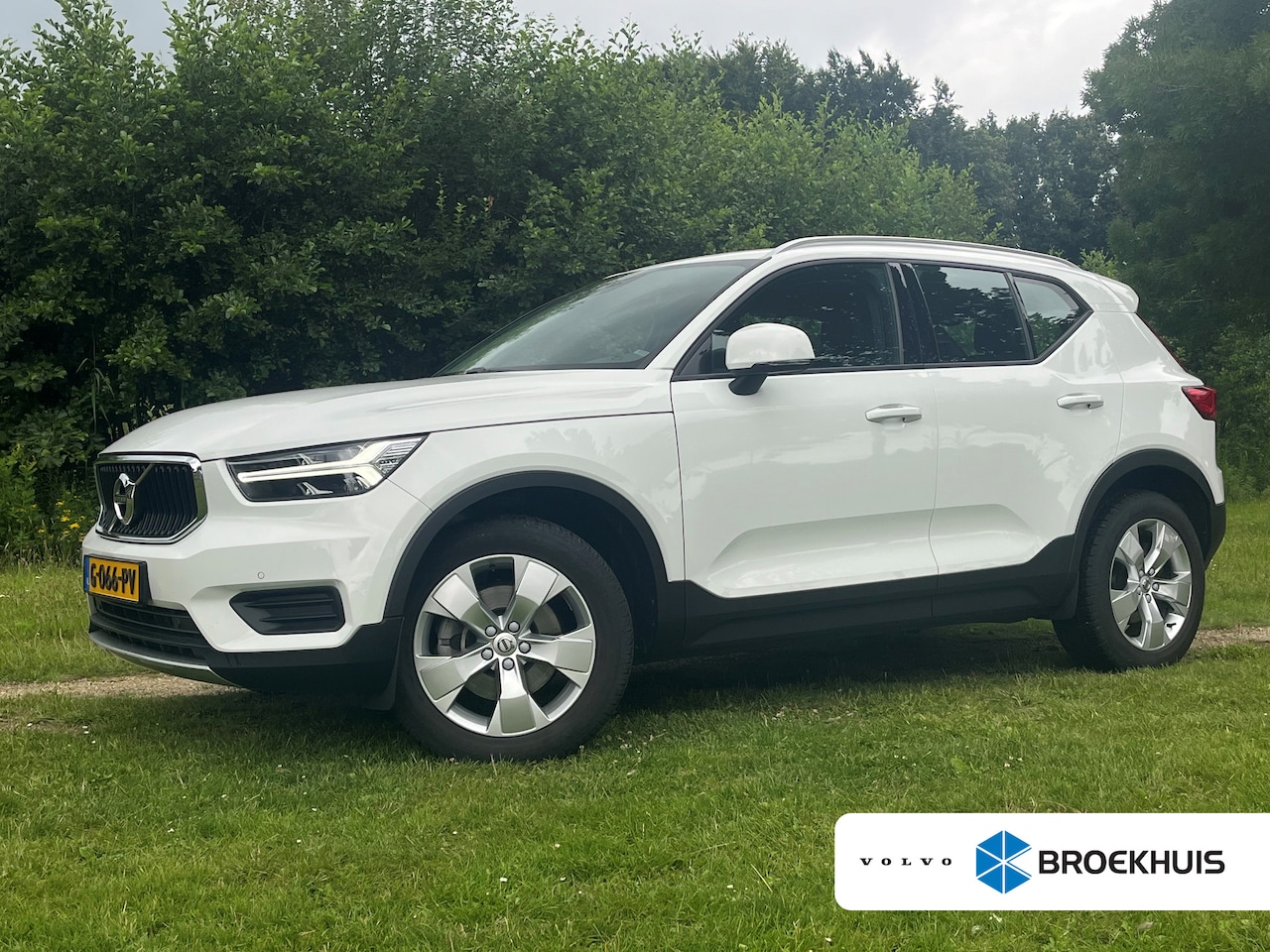 Volvo XC40 - 2.0 T4 Momentum Pro | Pilot Assist | Camera | CarPlay | BLIS | - AutoWereld.nl