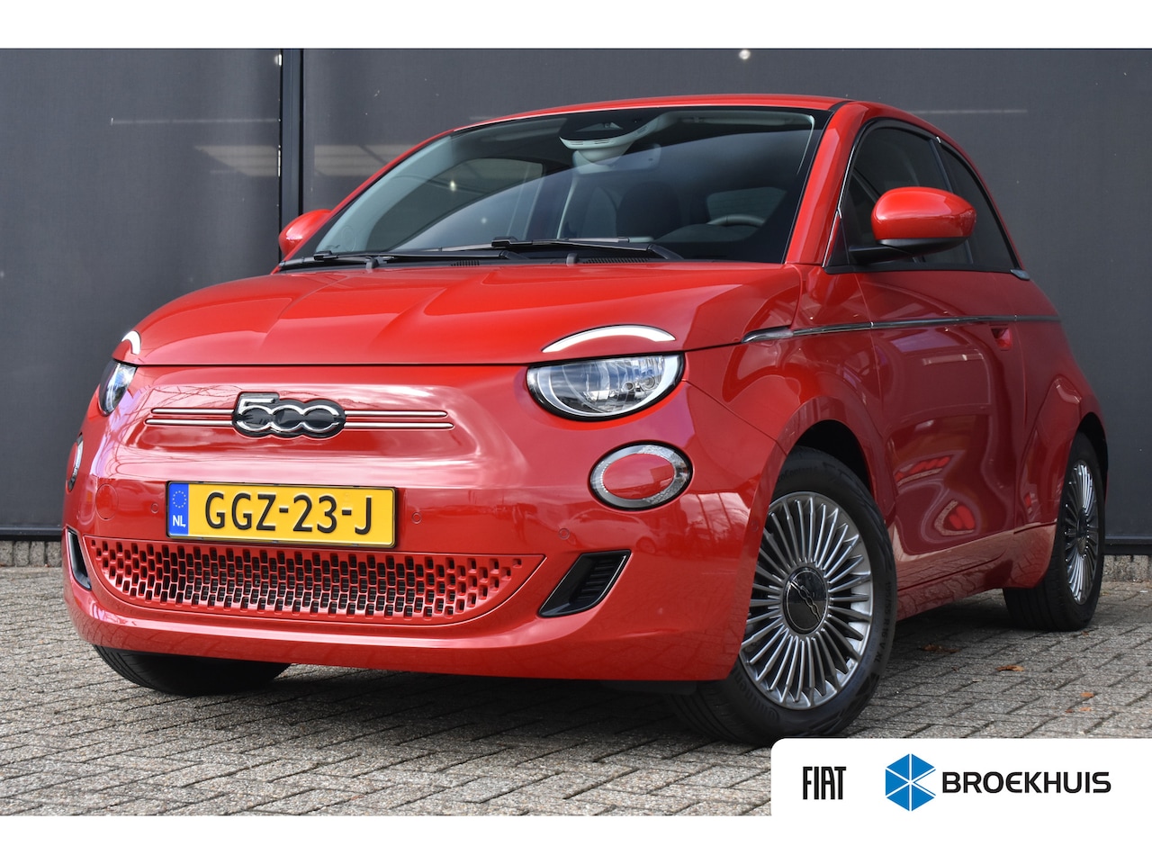 Fiat 500e - Urban 42 kWh 3 Fase | Achteruitrijcamera | Navigatie | Stoelverwarming | Climate Control | - AutoWereld.nl