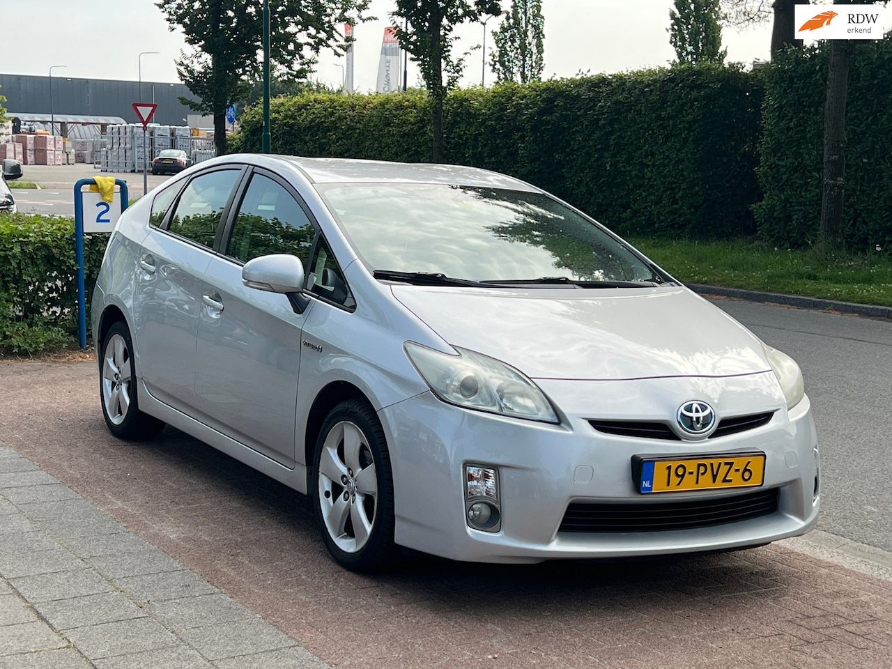 Toyota Prius - 1.8 Aspiration *Dlr. Onderhouden|Trekhaak - AutoWereld.nl