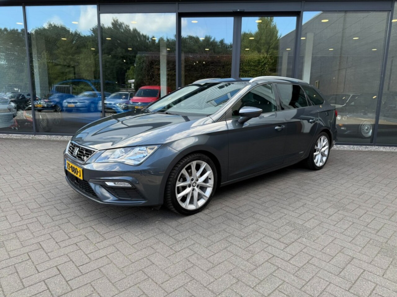 SEAT Leon - 1.5 TSI FR Bus. Intense,Keyless,Adapt Cruise,Carplay,Clima,Half Leer - AutoWereld.nl