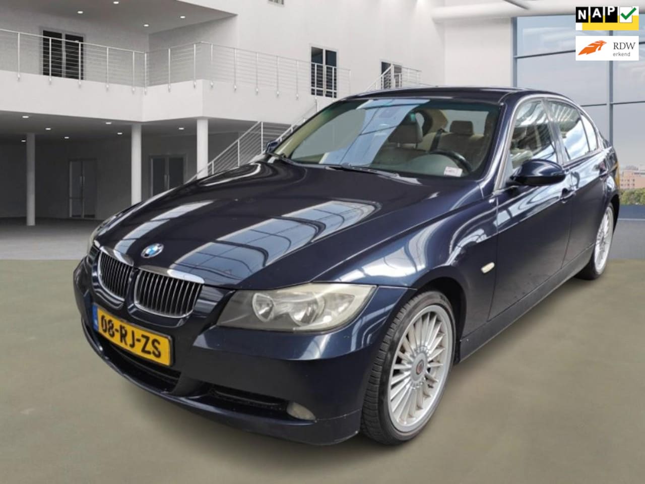 BMW 3-serie - 320i Dynamic Executive/AIRCO/CRUISE/LEDER/PARKEERSENS ACHTER/TREKHAAK - AutoWereld.nl