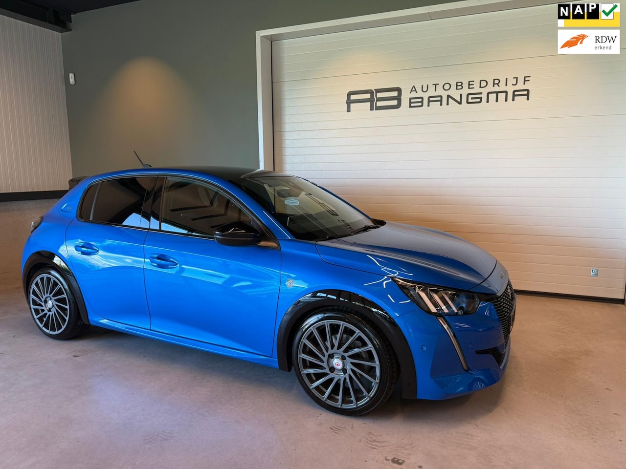 Peugeot 208 - 1.2 PureTech GT-LINE AUTOMAAT 5-DEURS/18" VOSSEN VELGEN/ALCANTARA SPORT STUURWIEL/ALLE MOG - AutoWereld.nl