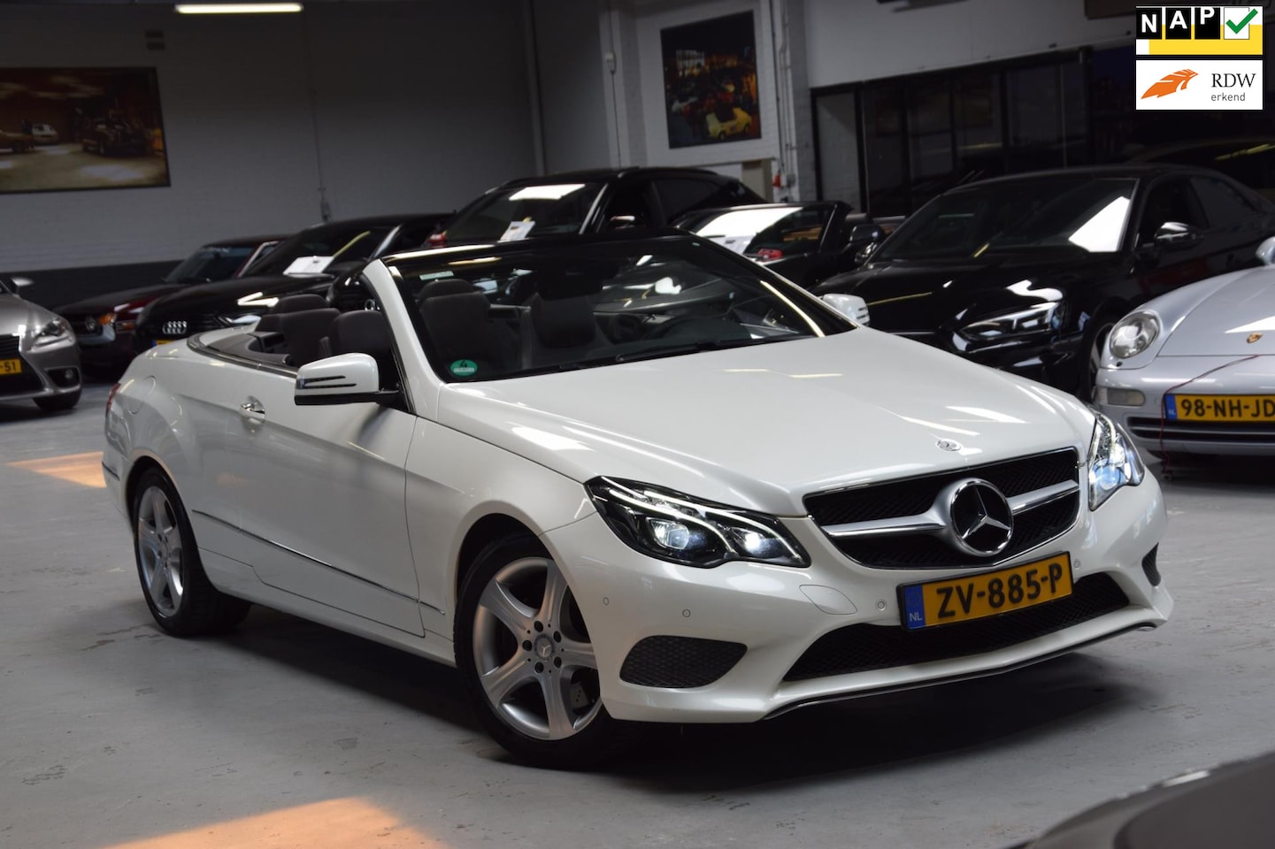 Mercedes-Benz E-klasse Cabrio - 400 Prestige Navi|Leder|Airscarf|333pk!|Lane-Assist|Compleet onderhouden - AutoWereld.nl
