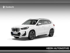 BMW iX1 - eDrive20 67 kWh M-Sport | 19" | Trekhaak | Panorama | Premium Pack
