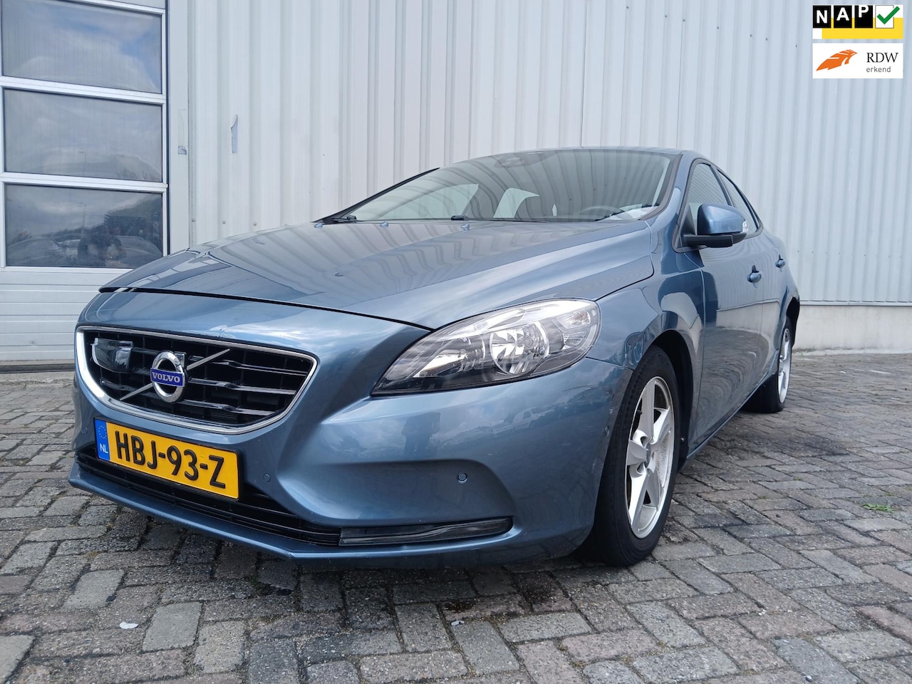 Volvo V40 - 2.0 D3 Summum - Airco - Navi - Schade - Start niet - AutoWereld.nl