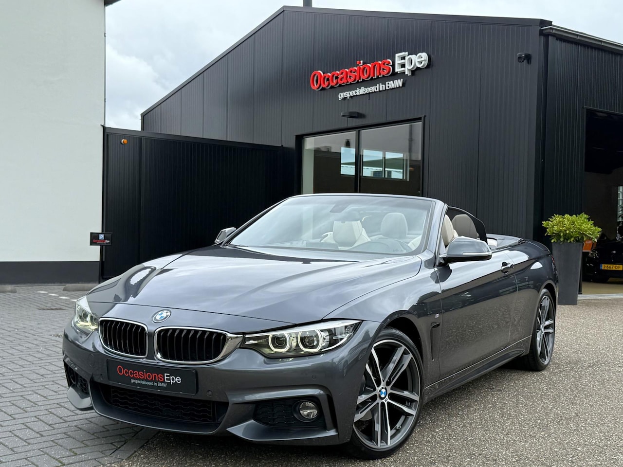 BMW 4-serie Cabrio - 420i M-Sport Shadowline Mineralgrau - AutoWereld.nl