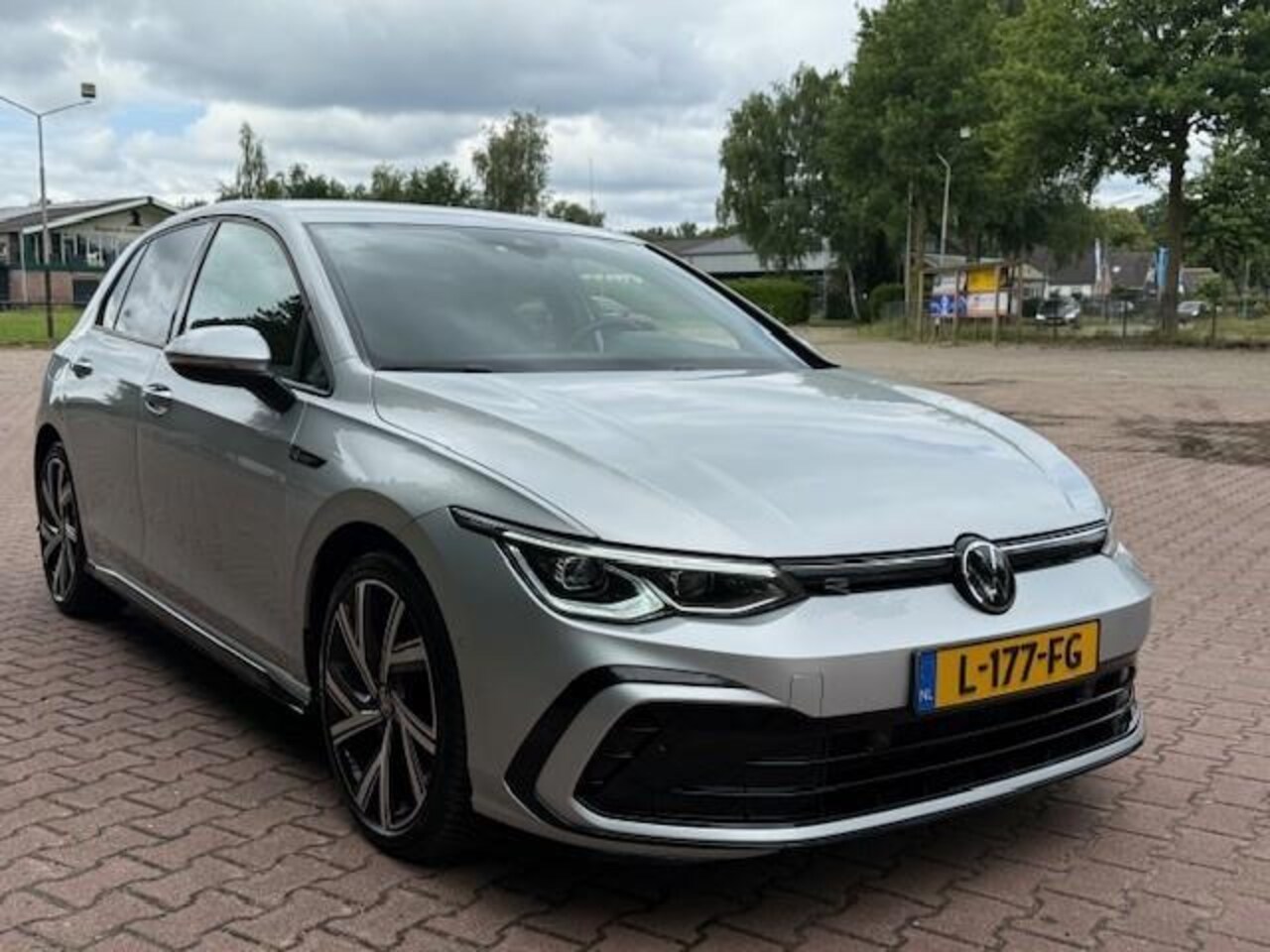 Volkswagen Golf - 1.5 eTSI/AUT/VC/NAVI/CAM/R-LINE - AutoWereld.nl